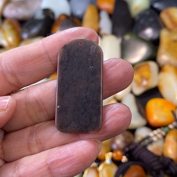 和田玉未镶嵌把件