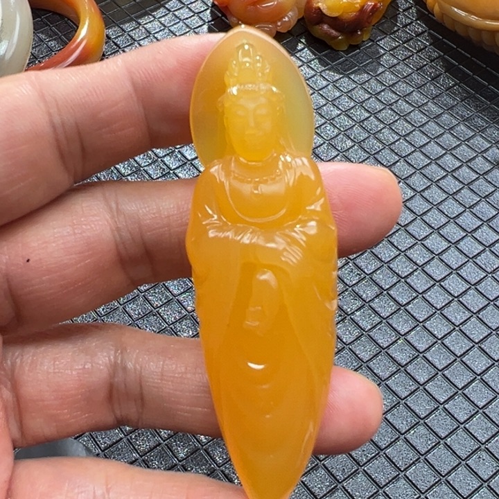 石英质玉（黄龙玉）颈饰未镶嵌