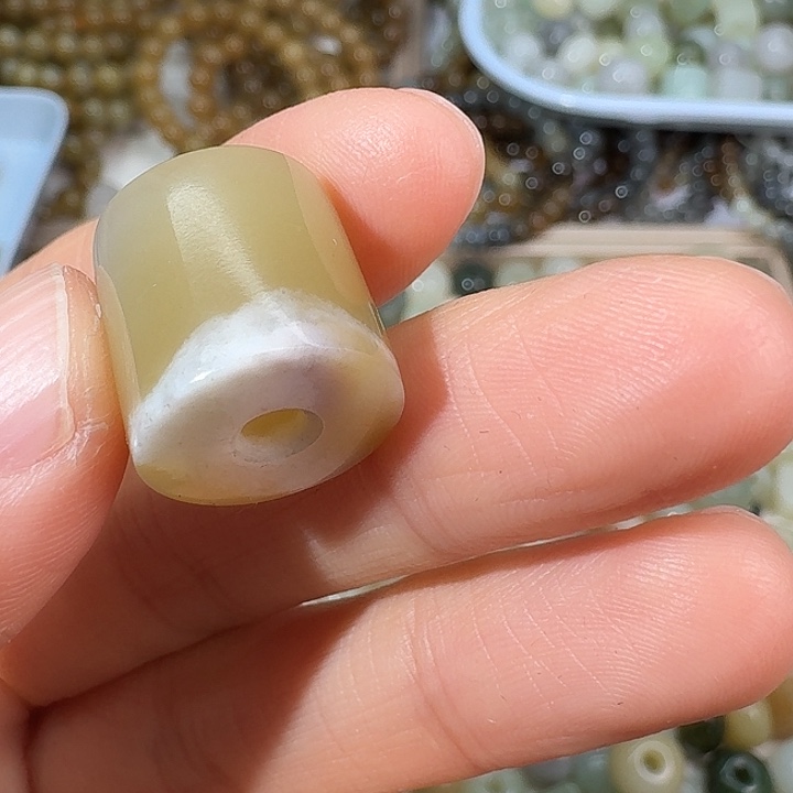 小***兔和田玉（糖玉）未镶嵌颈饰1512