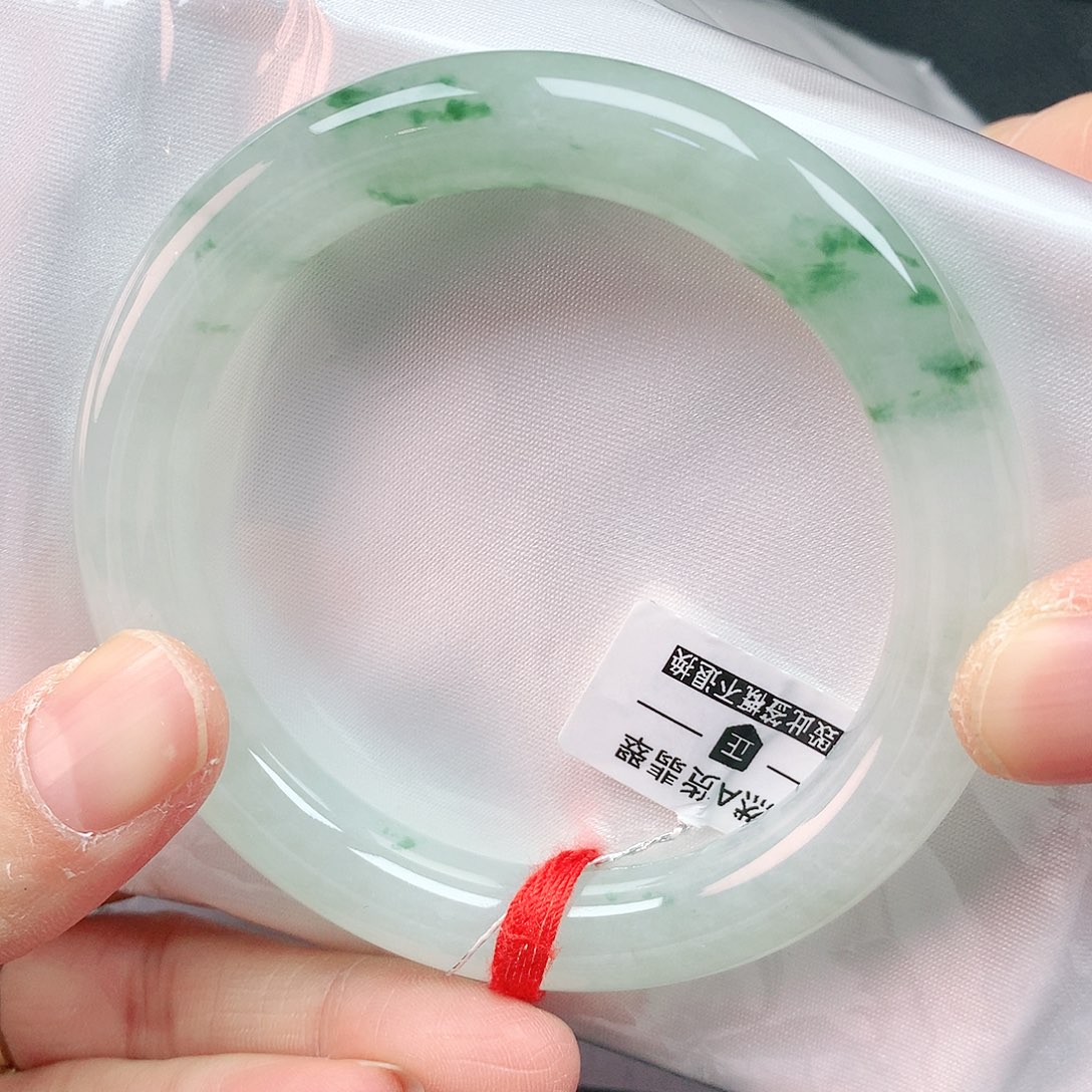 翡翠手镯未镶嵌54胖
