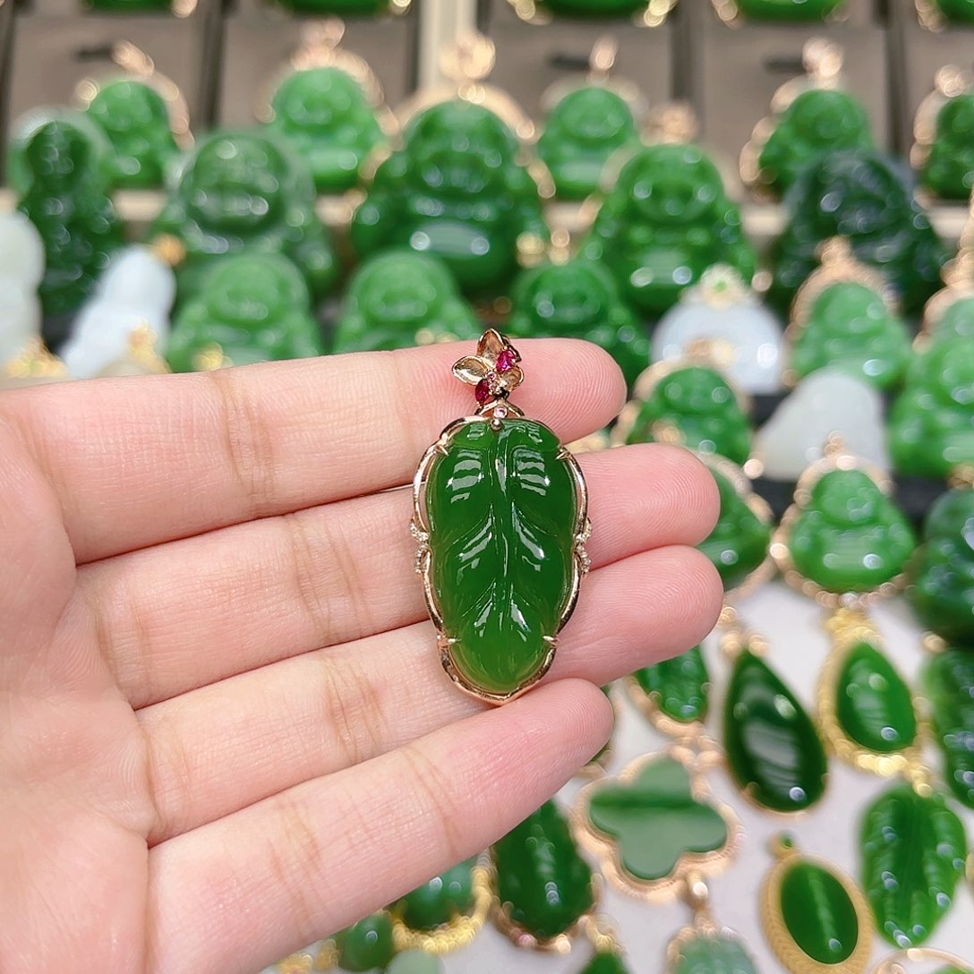 和田玉（碧玉）颈饰18K金镶嵌