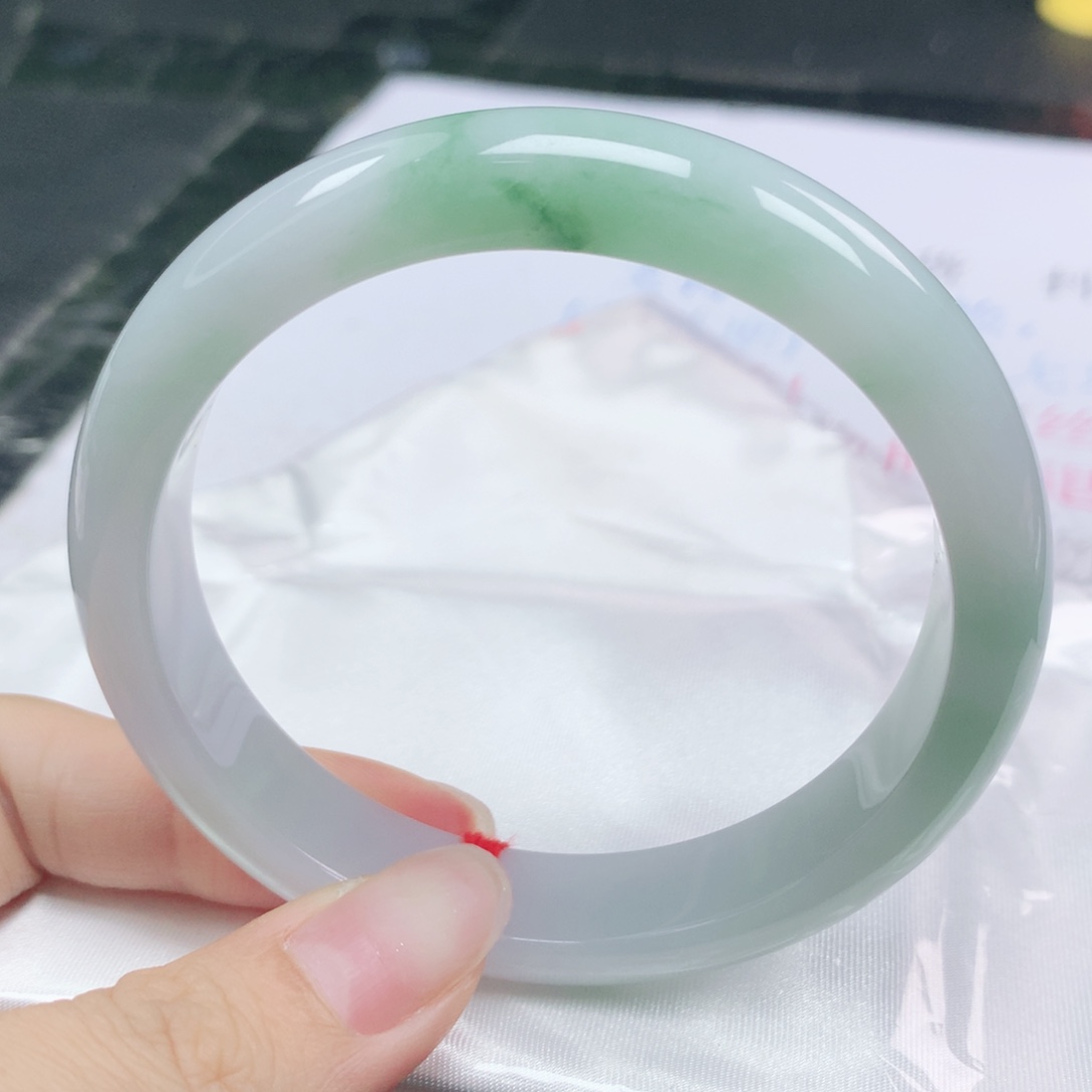 翡翠未镶嵌手镯翡翠61.1白底青飘绿花正圈
