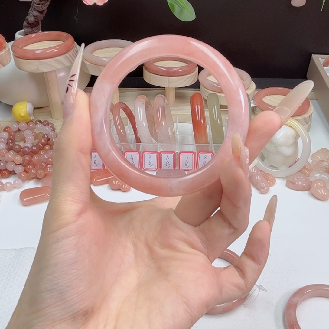 じ****石英质玉未镶嵌手镯