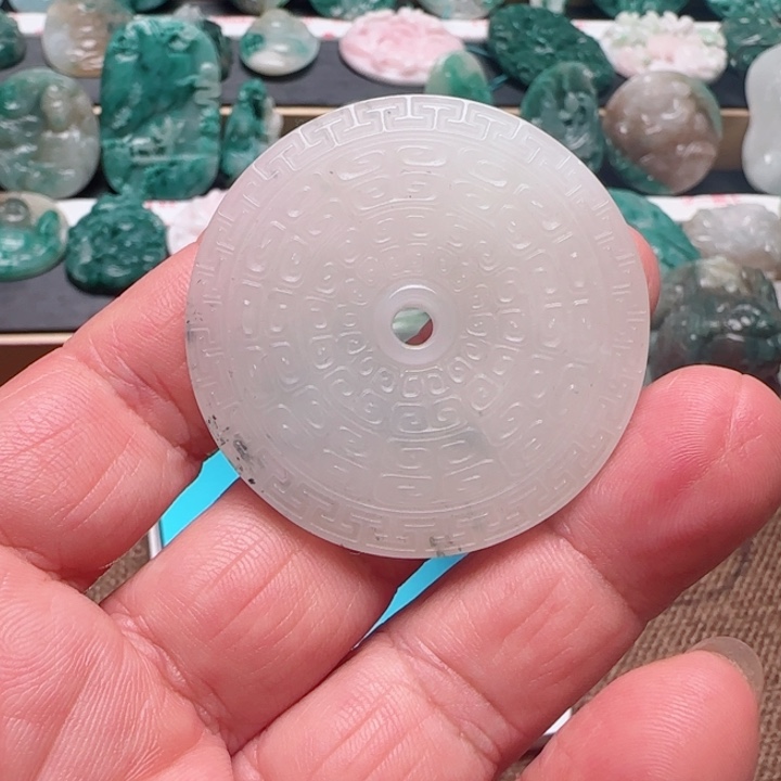 独山玉未镶嵌颈饰