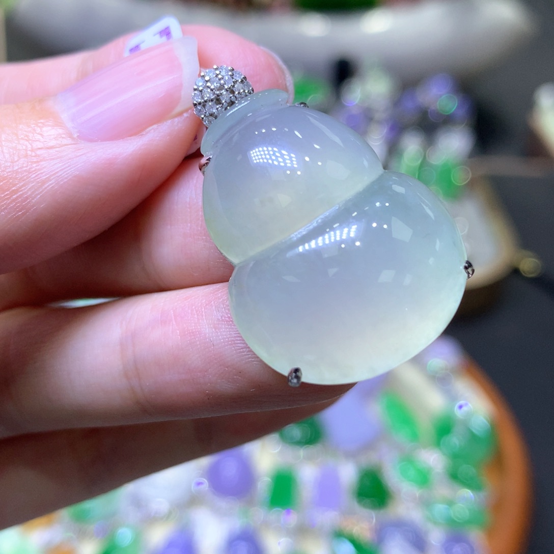 【闪购商品】翡翠颈饰18K金镶嵌翡翠吊坠项链