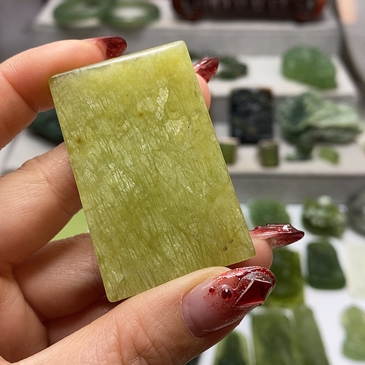 蛇纹石玉挂件未镶嵌