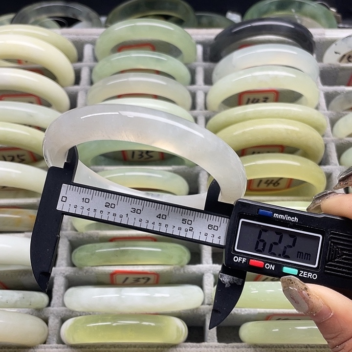 蛇纹石玉未镶嵌手镯152
