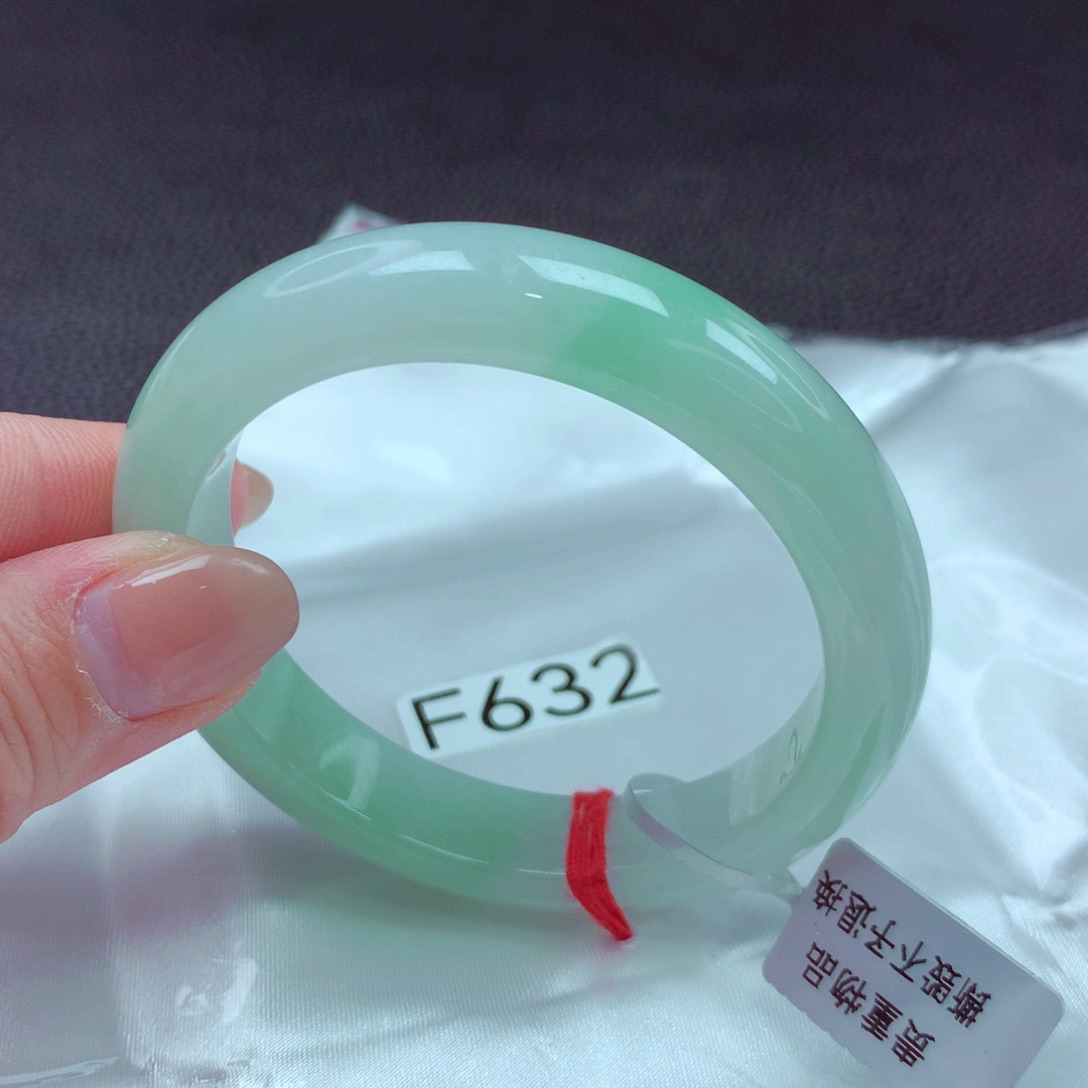 翡翠手镯未镶嵌手镯88