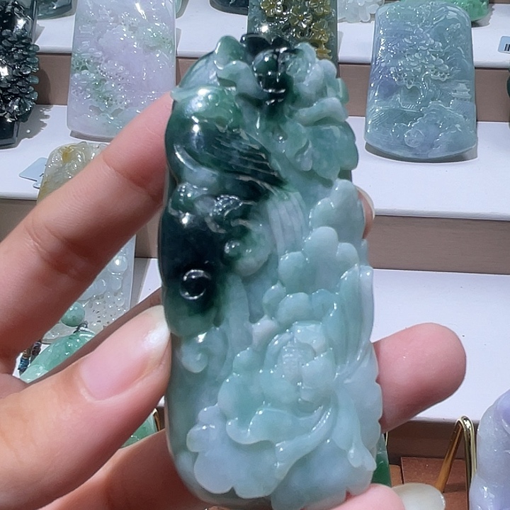 翡翠未镶嵌颈饰挂件