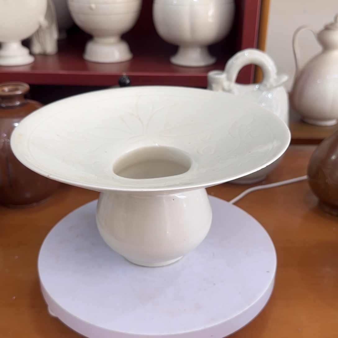 瓷片全*动定窑白釉刻花渣斗