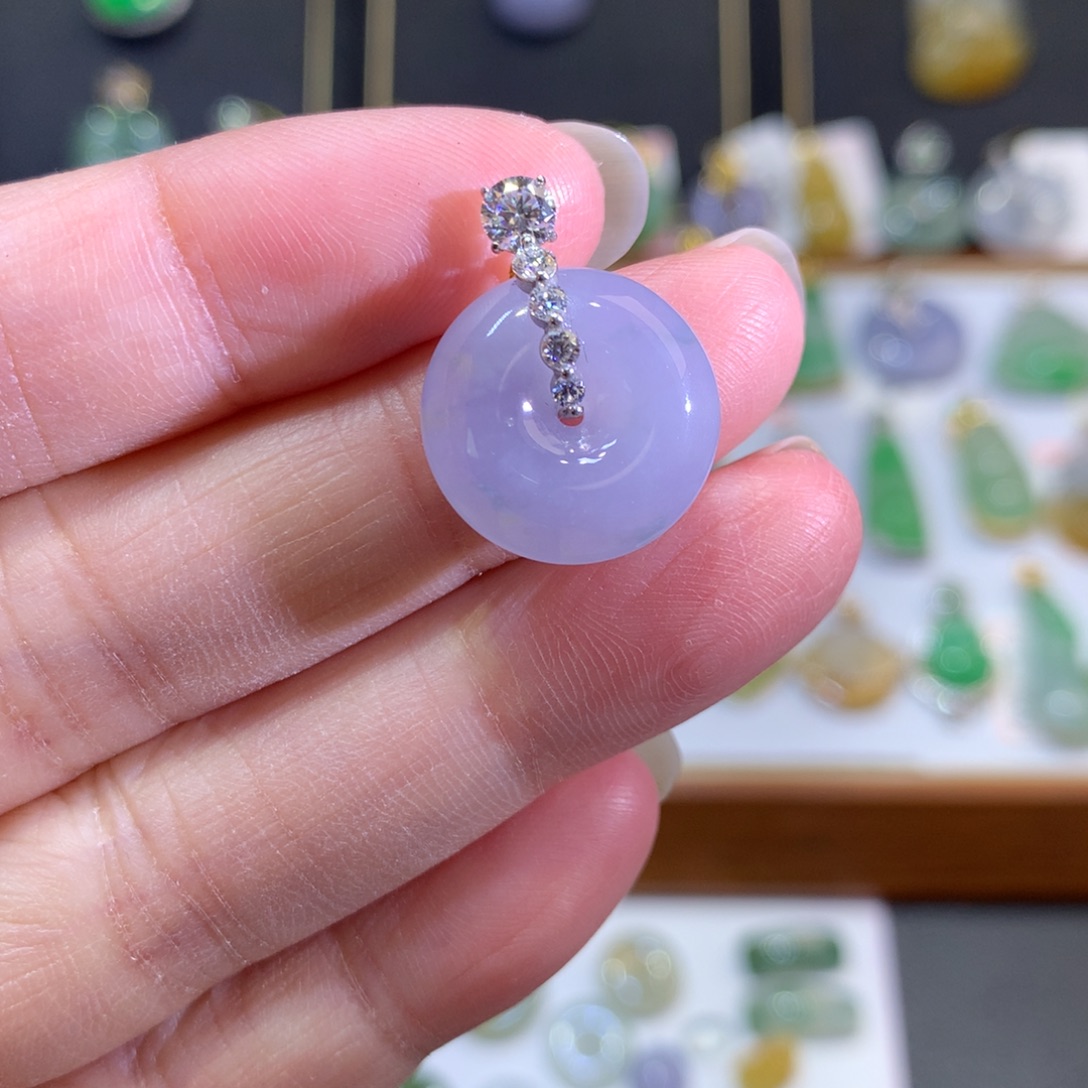 翡翠18K金镶嵌颈饰