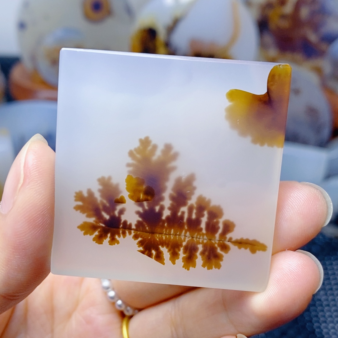 水***社玛瑙/玉髓未镶嵌珠宝奇石