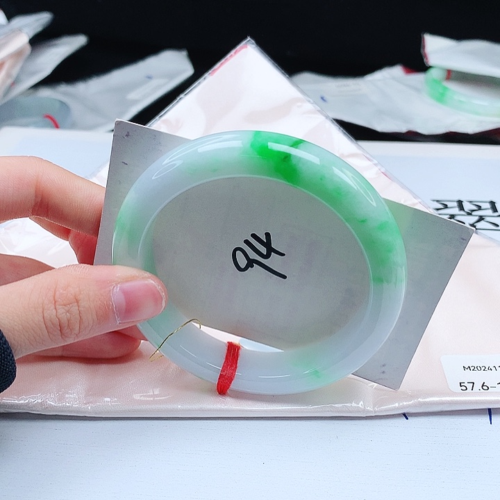 翡翠手镯未镶嵌缅甸天然a货手镯57+