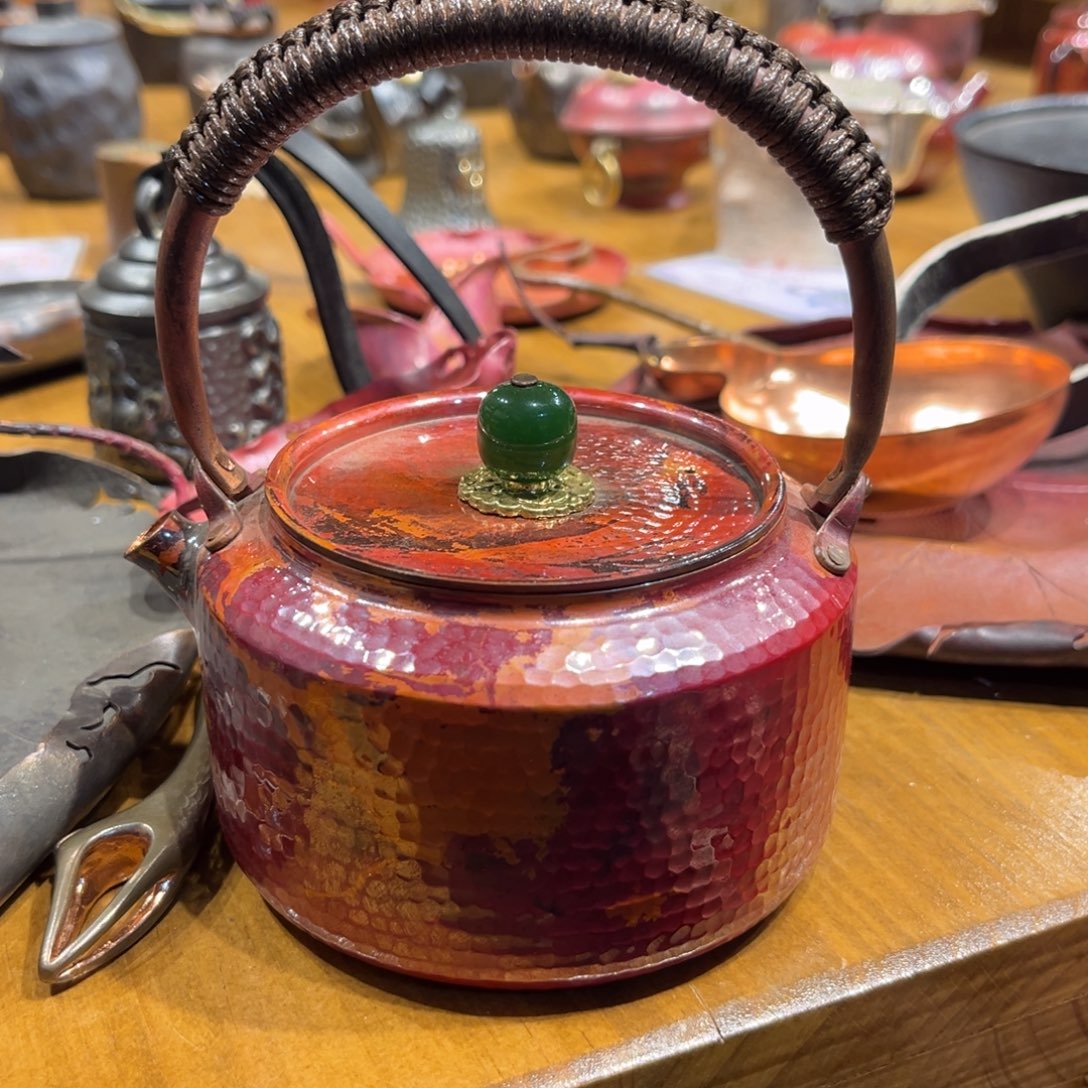 400淬火色提梁壶手工锻打工艺