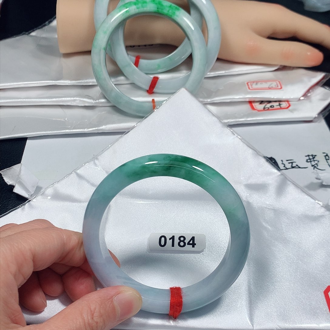 翡翠手镯未镶嵌天然缅甸A货翡翠手镯