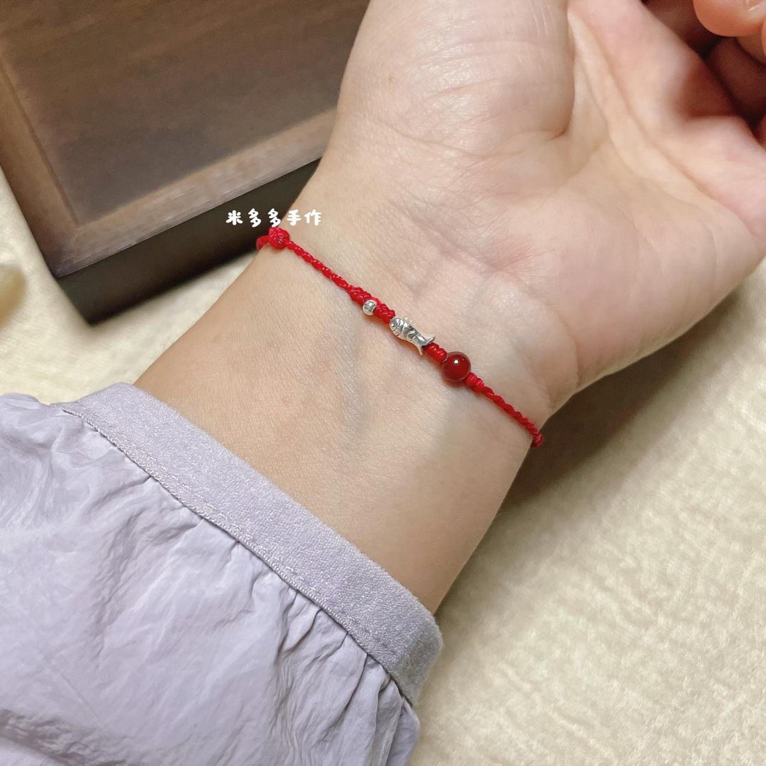 非金属布艺手链 一只锦鲤可爱小鱼手工红绳手链闺蜜款绳百搭手饰