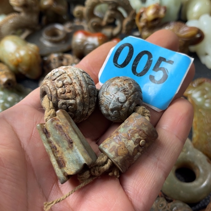 和田玉颈饰未镶嵌