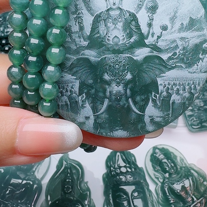 翡翠未镶嵌颈饰多样性发其一