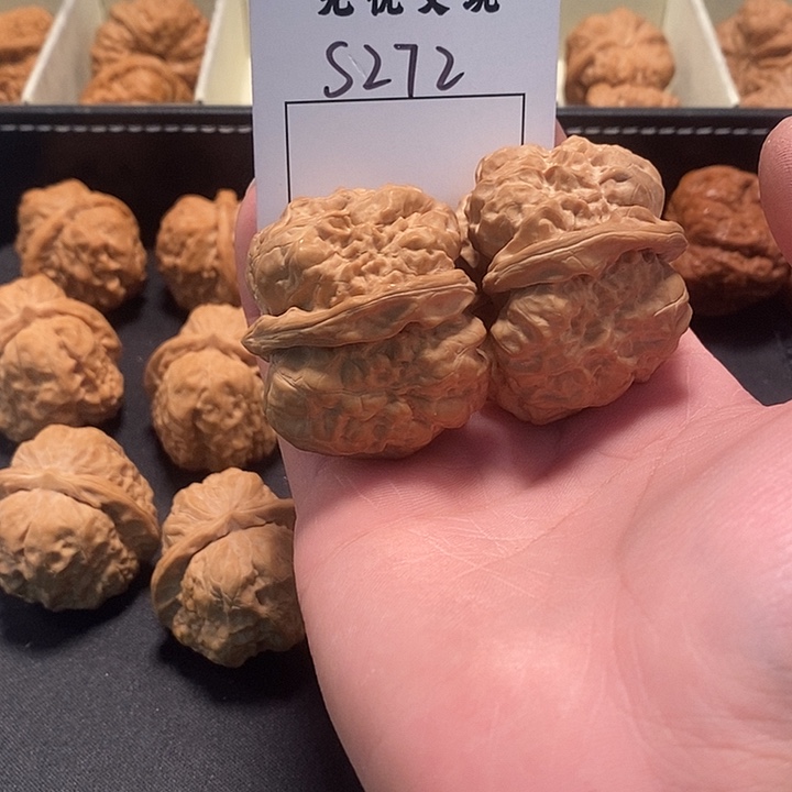 文玩核桃吊坠L***੭蛤蟆