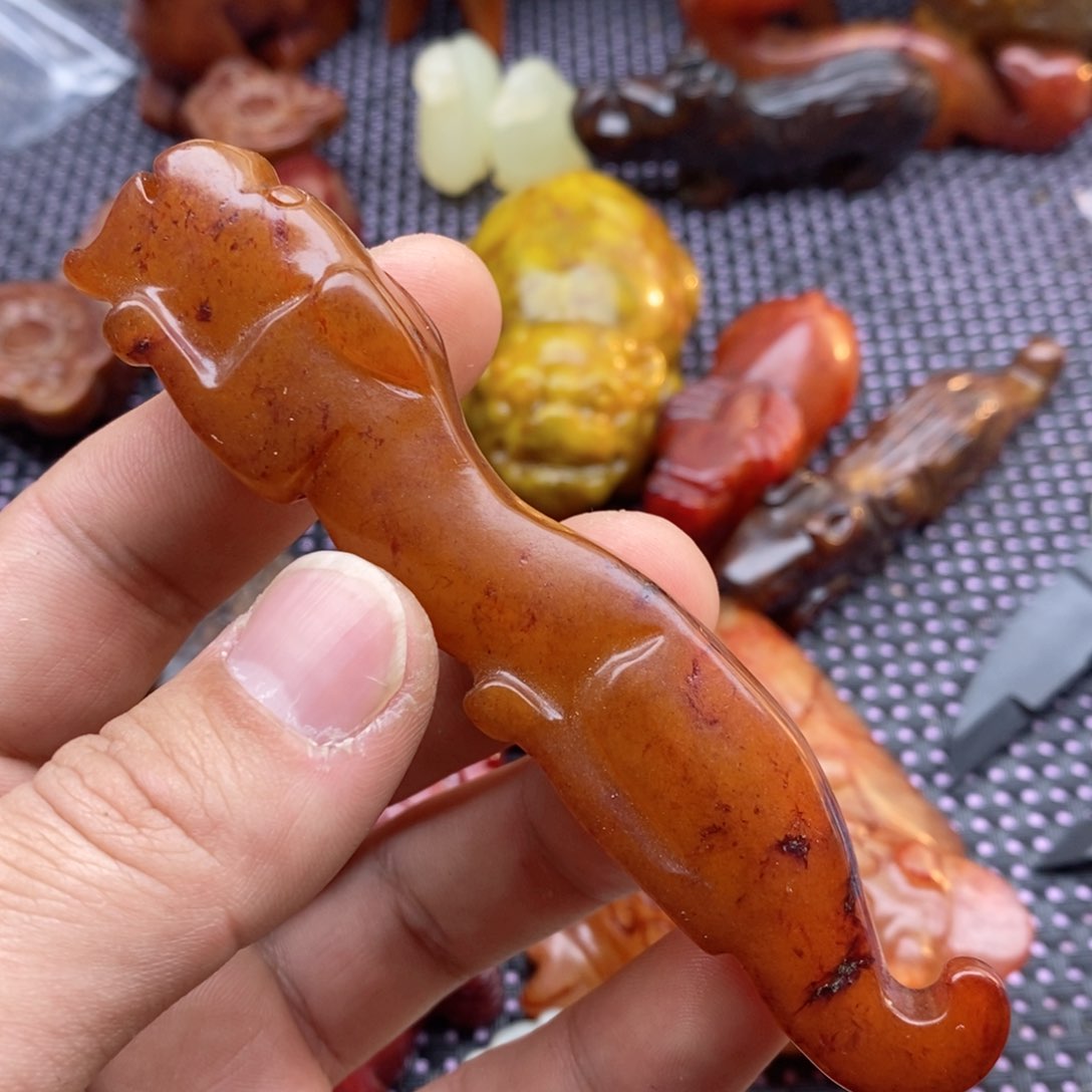 蛇纹石玉颈饰未镶嵌