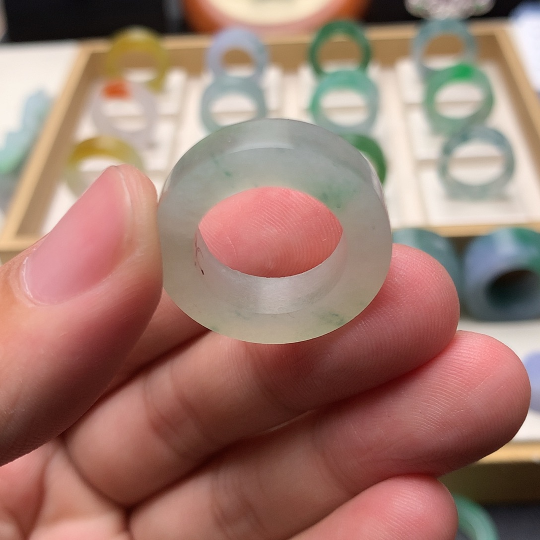 定制翡翠未镶嵌翡翠戒指