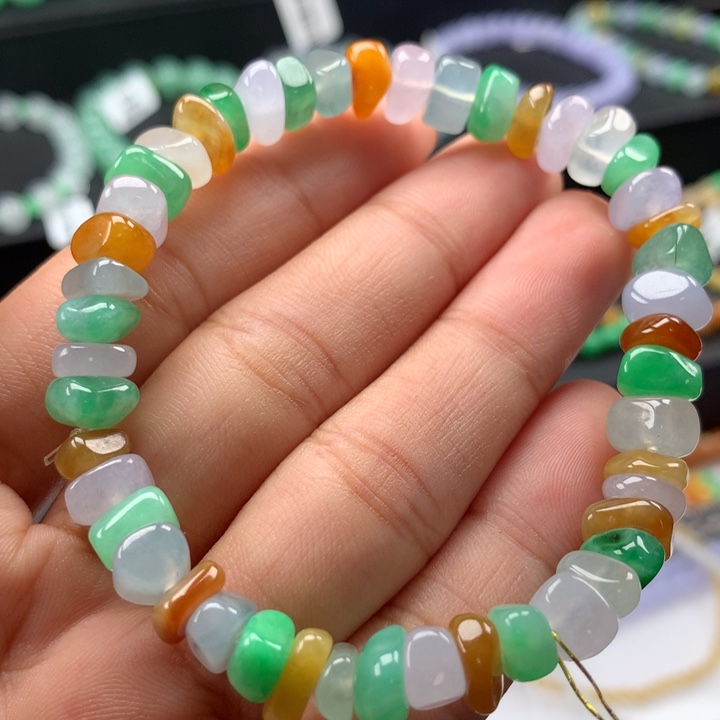 翡翠手镯未镶嵌卡