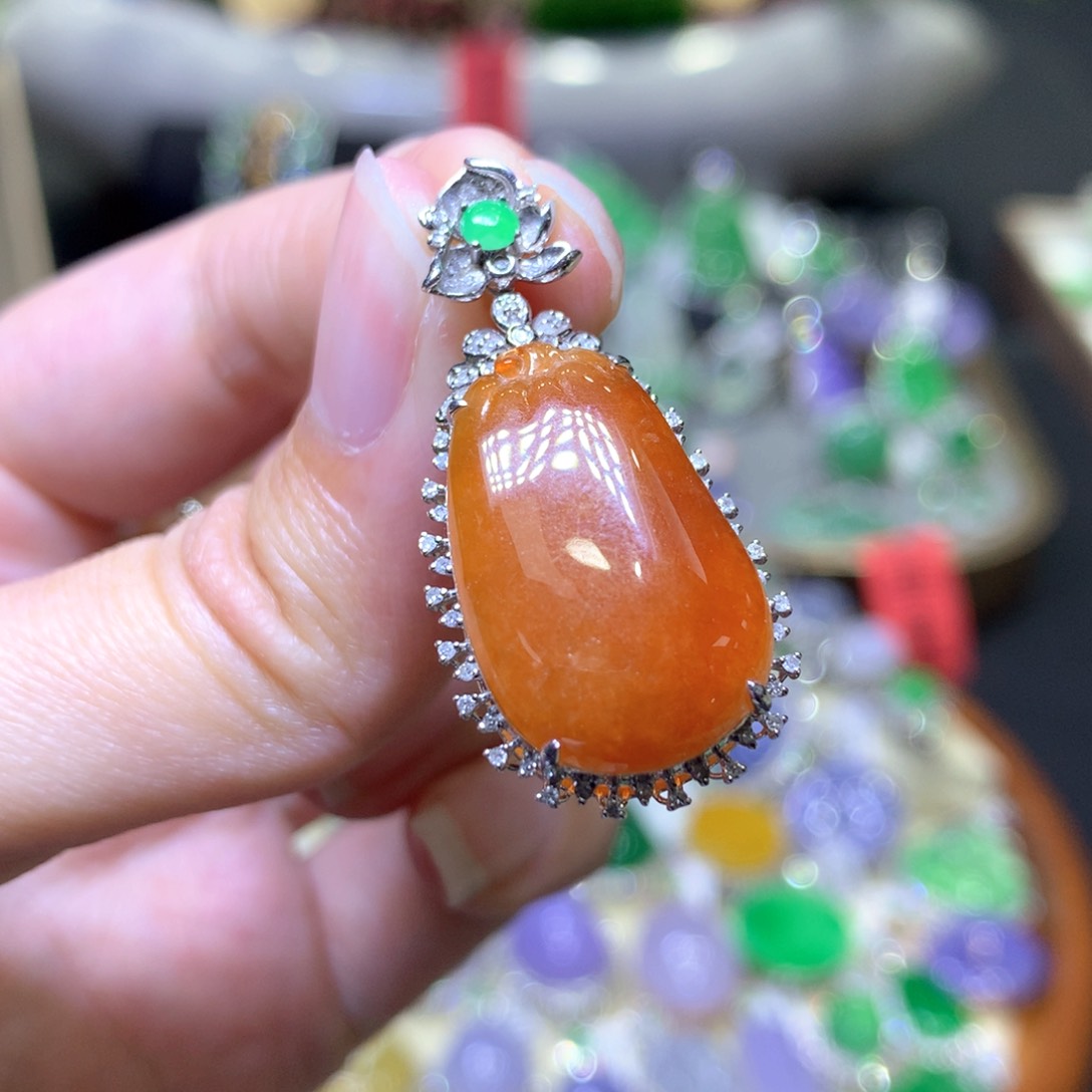 【闪购商品】翡翠颈饰18K金镶嵌翡翠吊坠项链