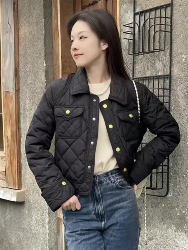 03262   张十柒  轻薄菱格翻领短款羽绒服