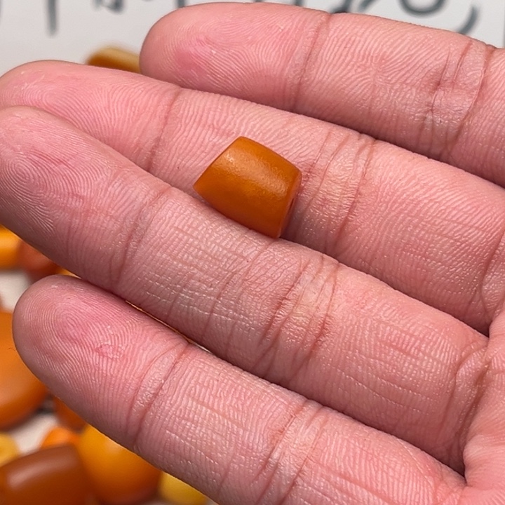 卢***鹏琥珀未镶嵌裸石蜜蜡马蹄