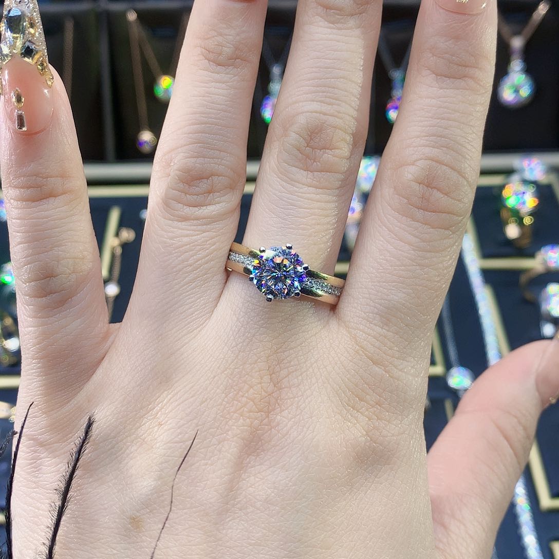 合成碳硅石（莫桑石）戒指/指环18K金镶嵌露****.