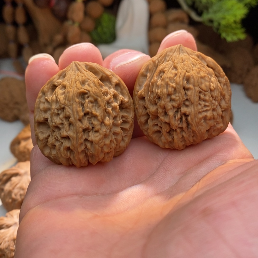 文玩核桃把件逐鹿拉丝南将石39