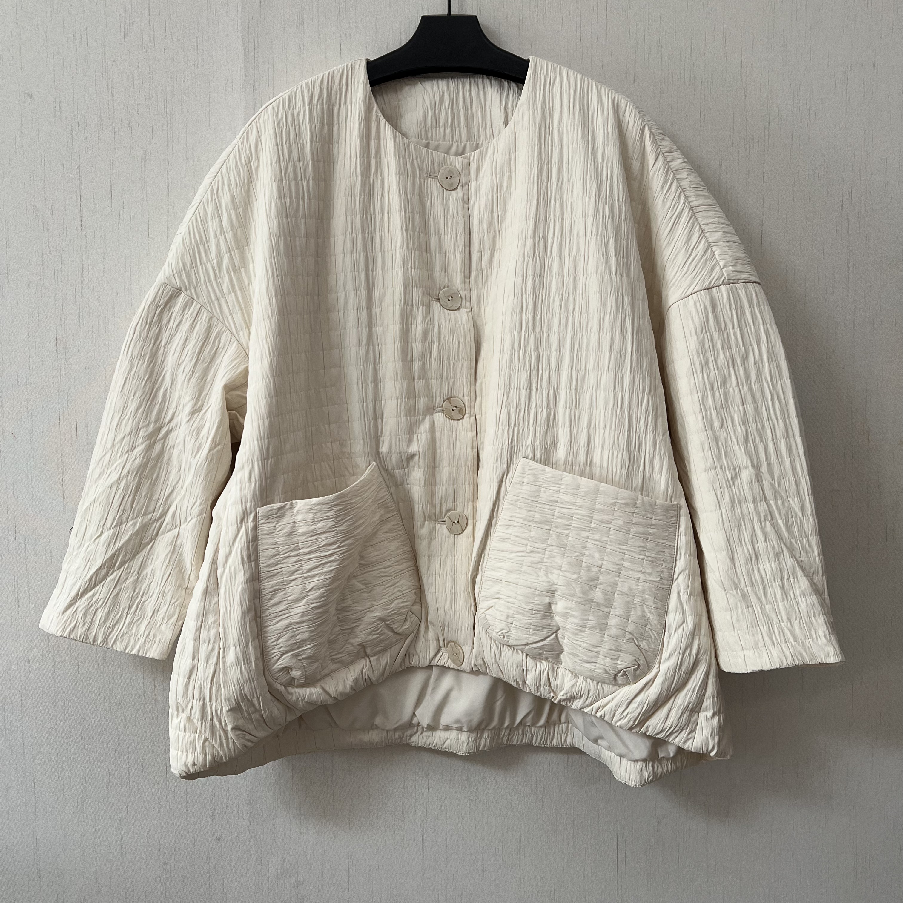 JJSY25226君家三月冬季宽松前短后长休闲白鸭绒羽绒服