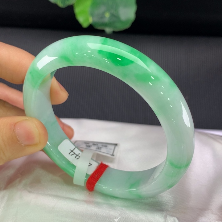 翡翠未镶嵌手镯正圈57