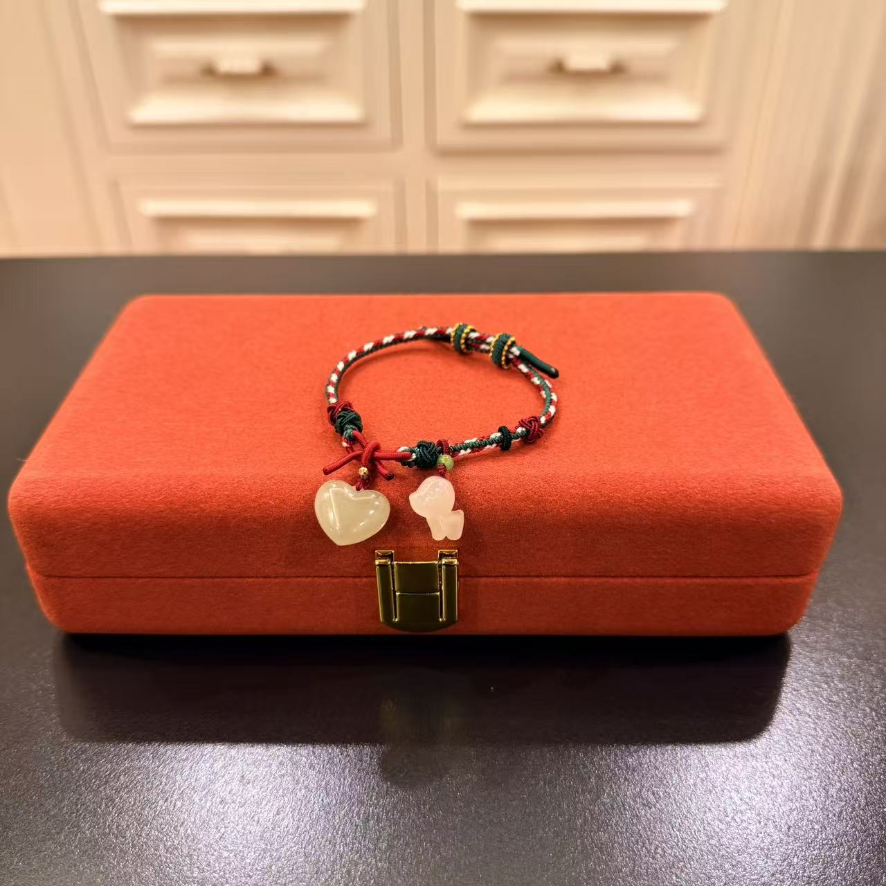 壹屿珠宝     121161     18 K金配件和田玉典藏级手饰   