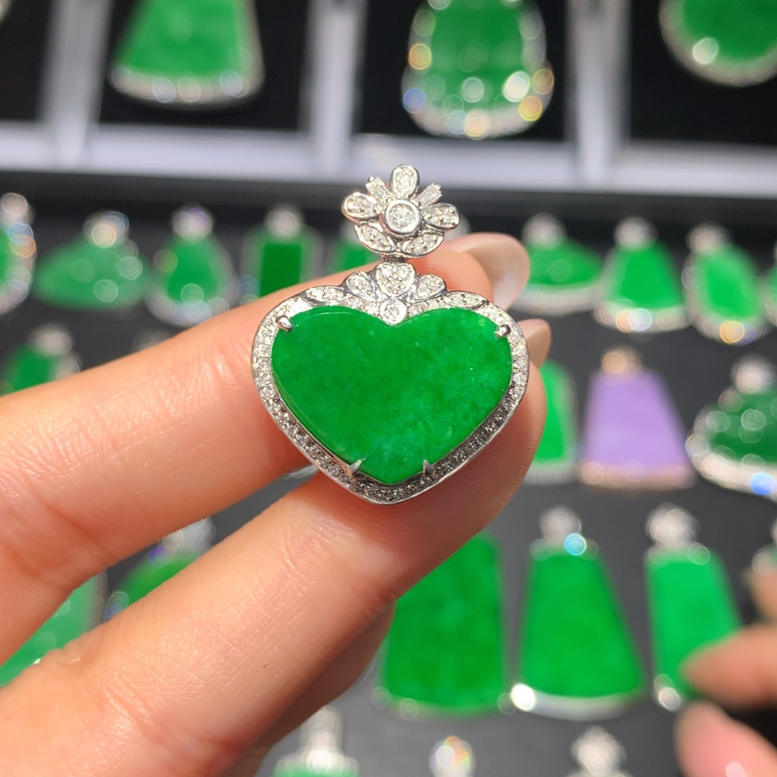 翡翠18K金镶嵌颈饰翡翠