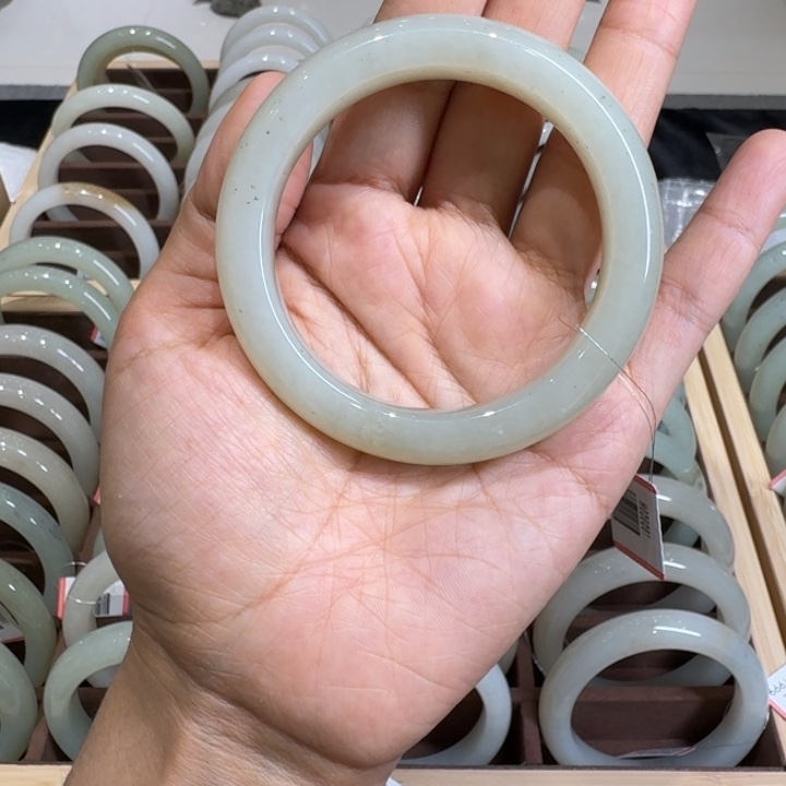 ****七和田玉（糖玉）未镶嵌手镯