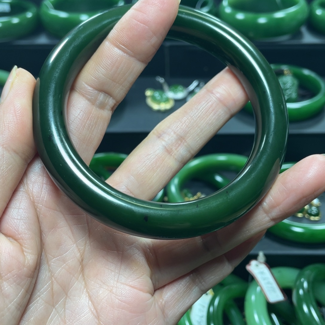 &****和田玉（碧玉）未镶嵌手镯