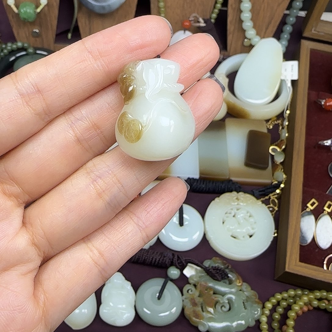 和田玉未镶嵌颈饰