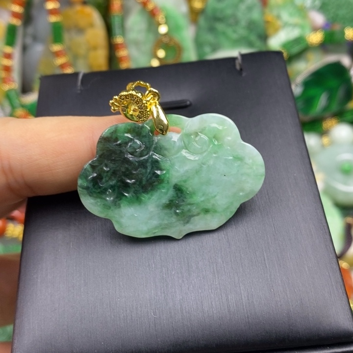 翡翠未镶嵌吊坠(赠链)