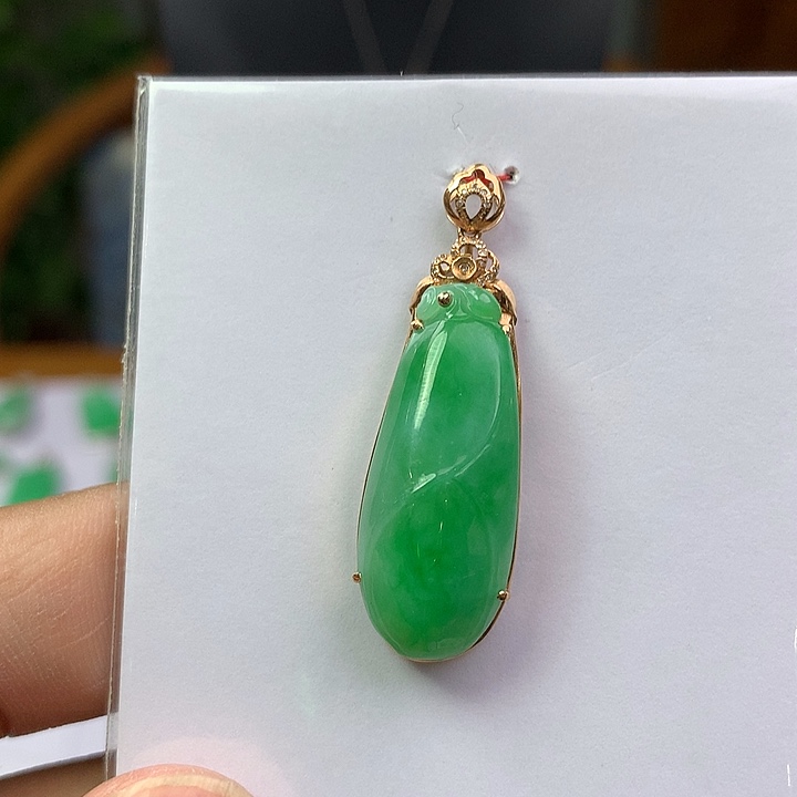 翡翠18K金镶嵌颈饰