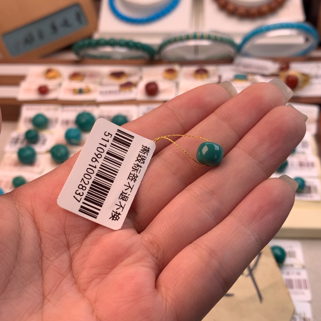 白***生绿松石未镶嵌配饰凡