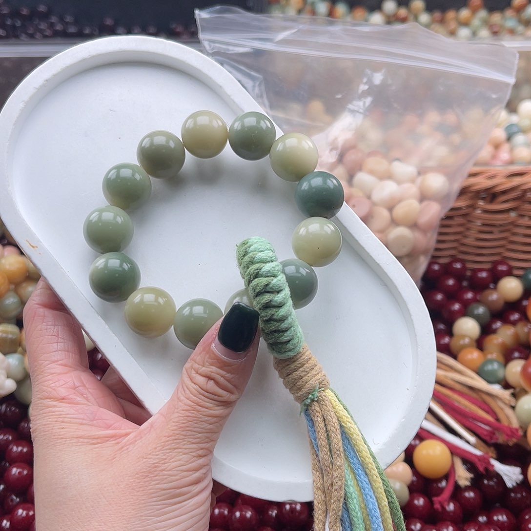 白玉菩提吊坠B/16mm/1条手持