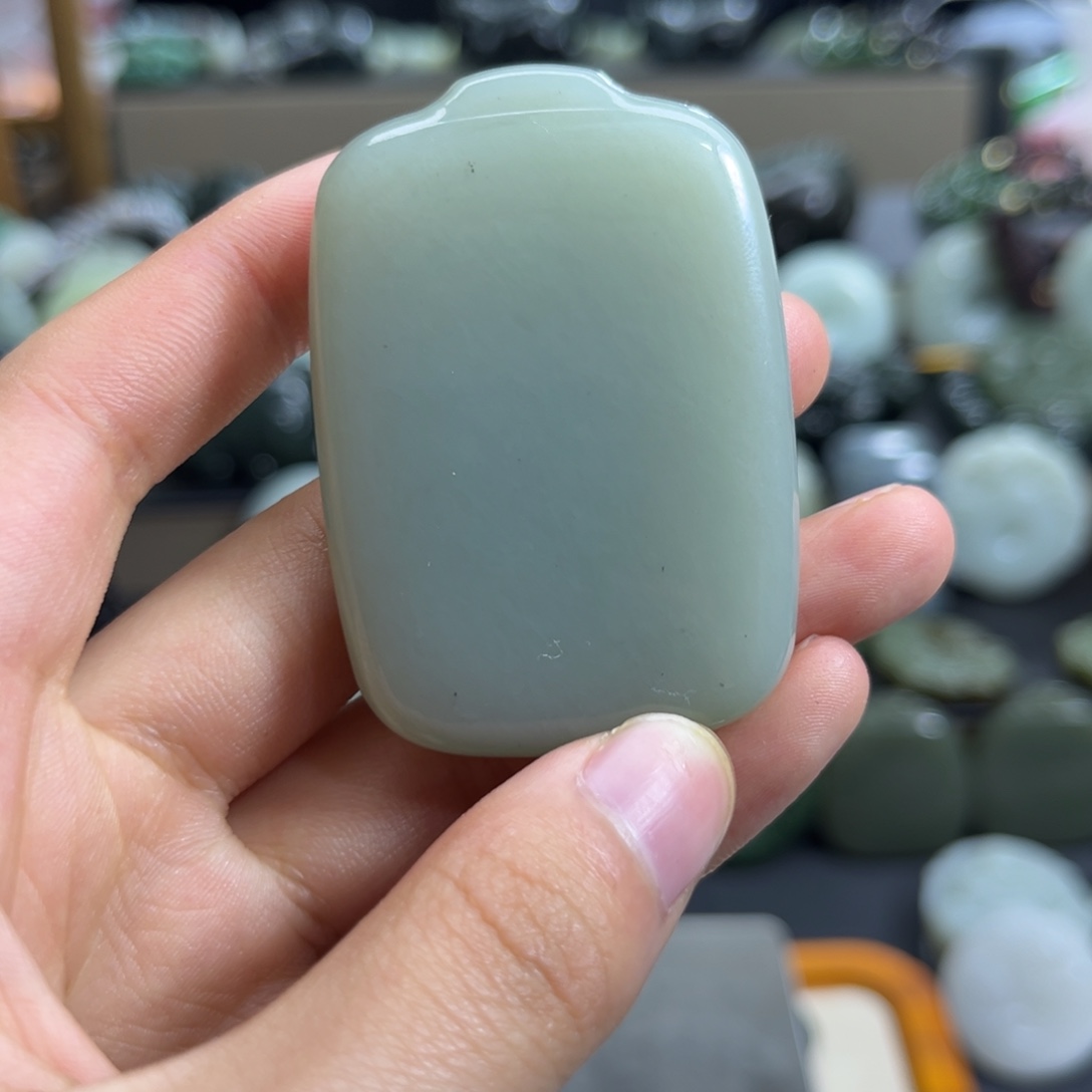 赵***雷和田玉未镶嵌颈饰