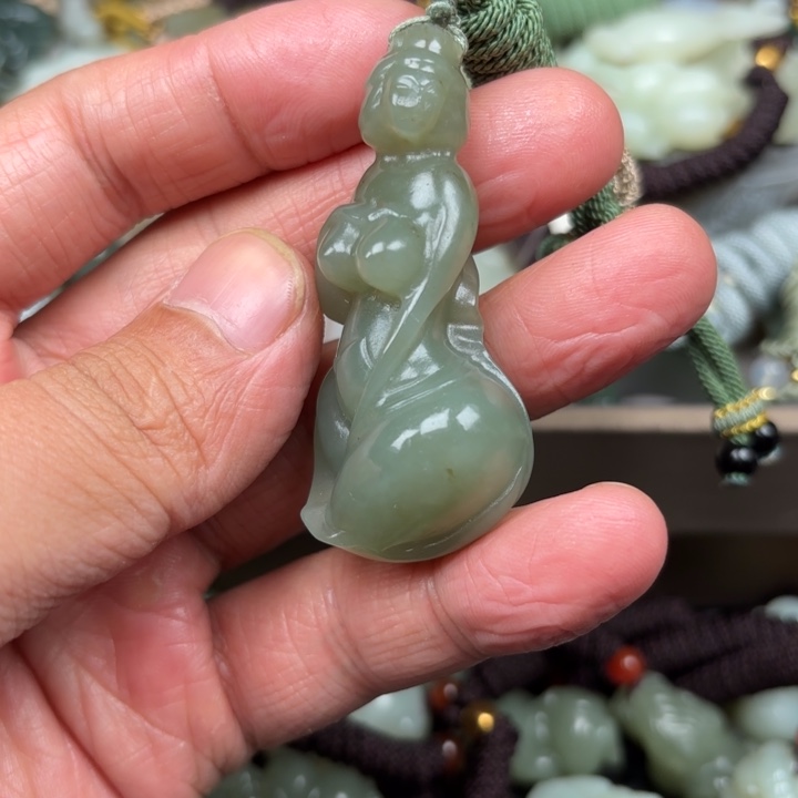 和田玉吊坠未镶嵌