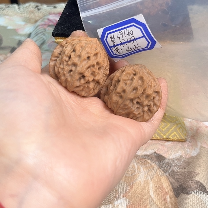 文玩核桃把件非嫁接元宝