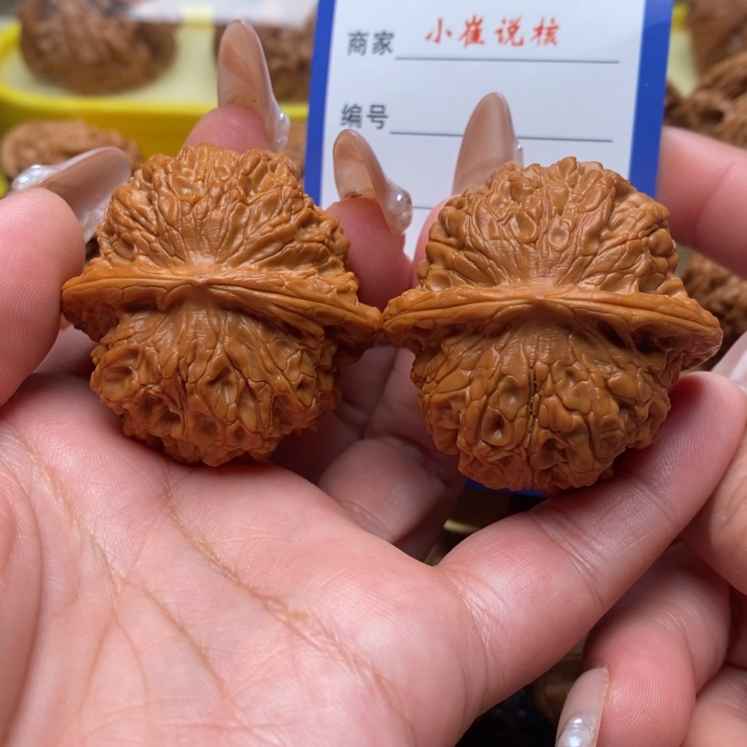 文玩核桃吊坠40血麒麟