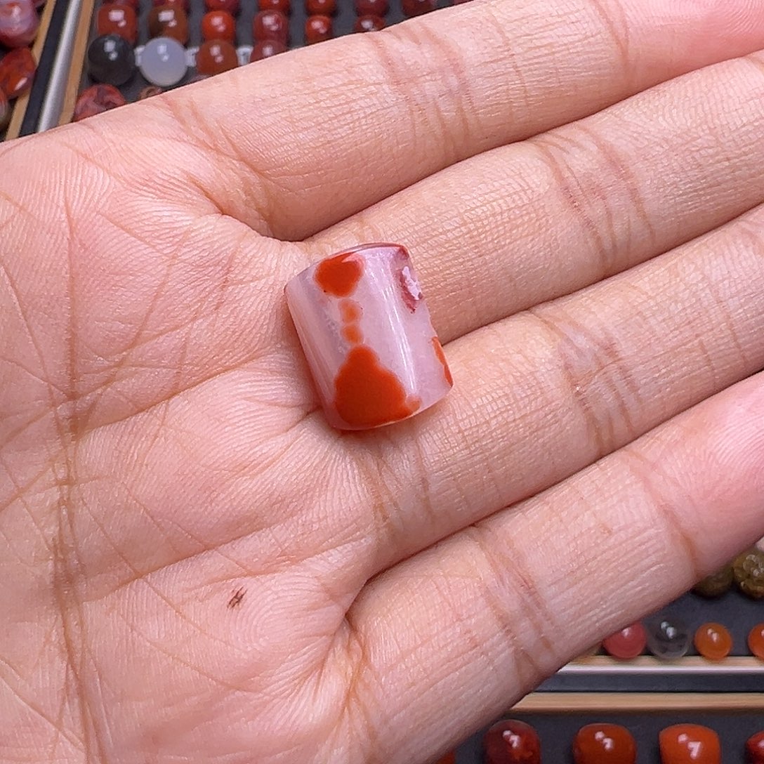 ****宁南红玛瑙未镶嵌珠宝奇石