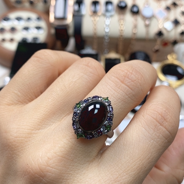 翡翠18K金镶嵌戒指