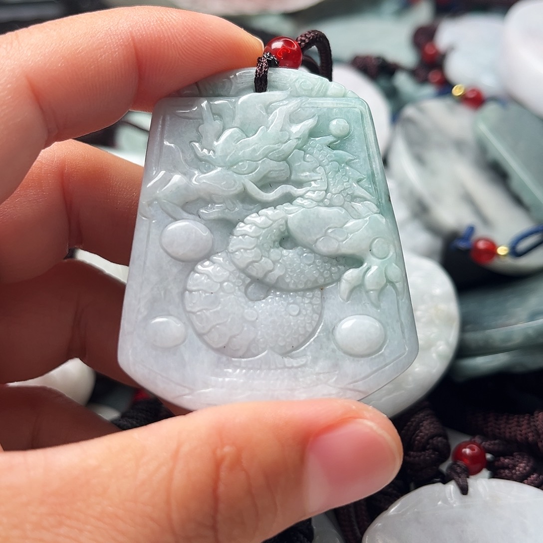 翡翠吊坠(赠链)未镶嵌