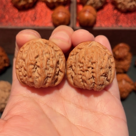 文玩核桃吊坠白狮子